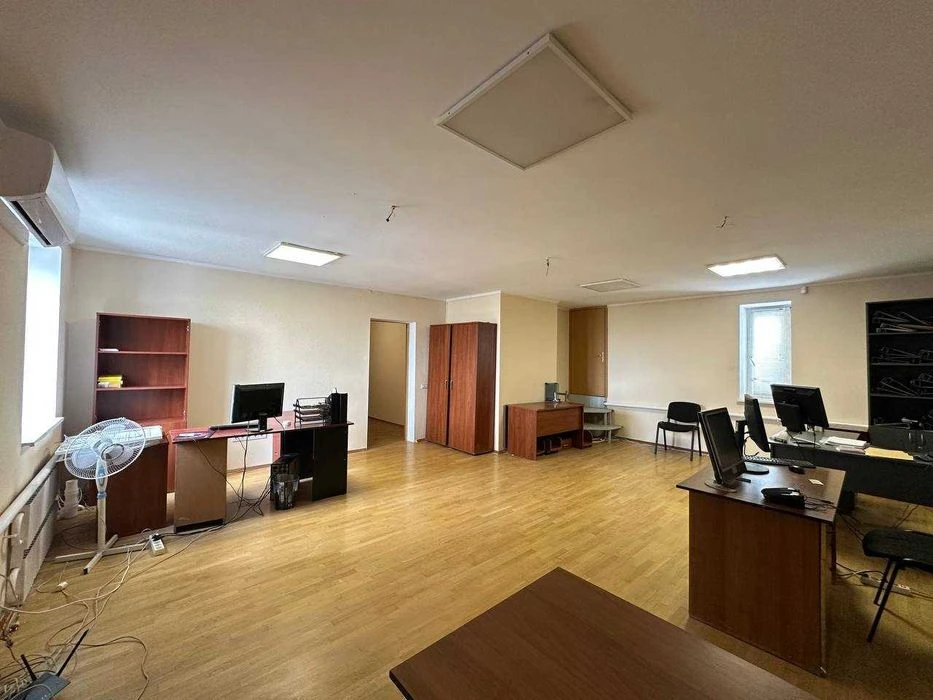 For sale 5-room two-story apartment 163.6 m² about a meter