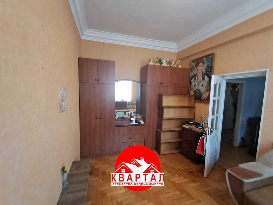 A 3-room, bright, full-length apartment for sale on P