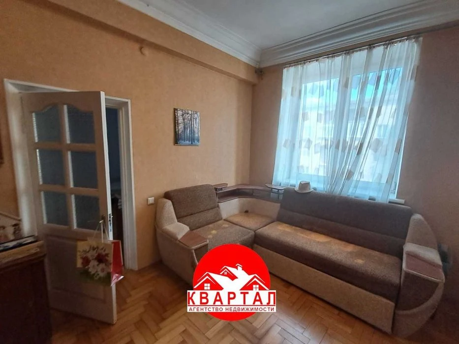 A 3-room, bright, full-length apartment for sale on P