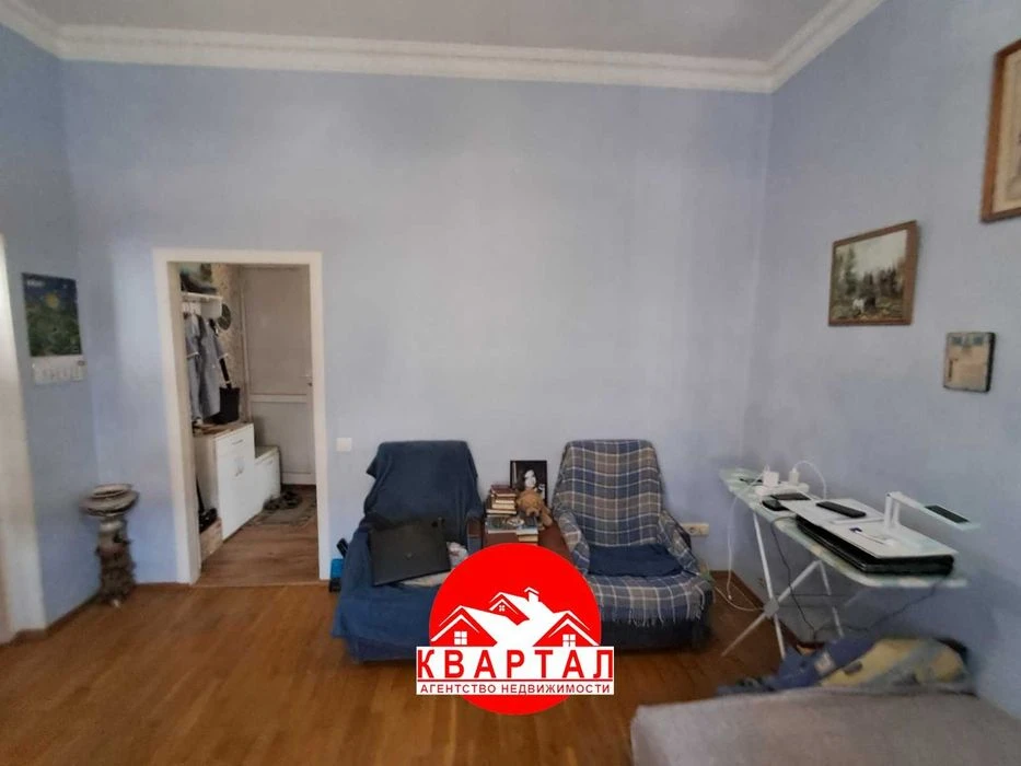 A 3-room, bright, full-length apartment for sale on P