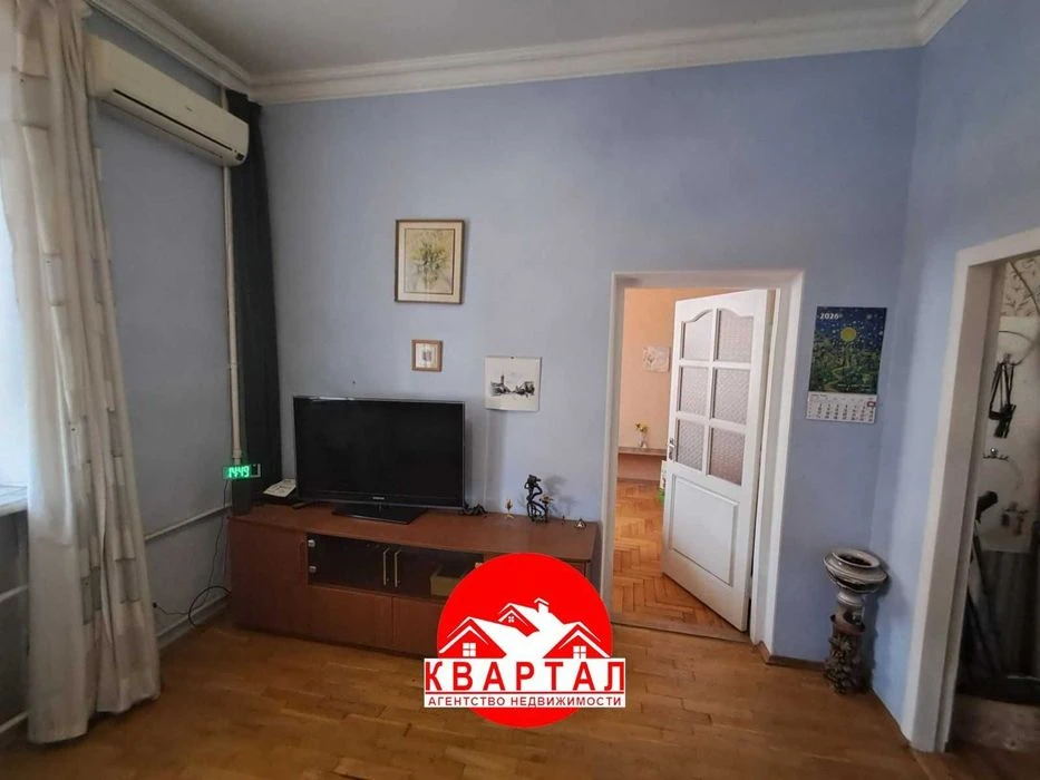 A 3-room, bright, full-length apartment for sale on P