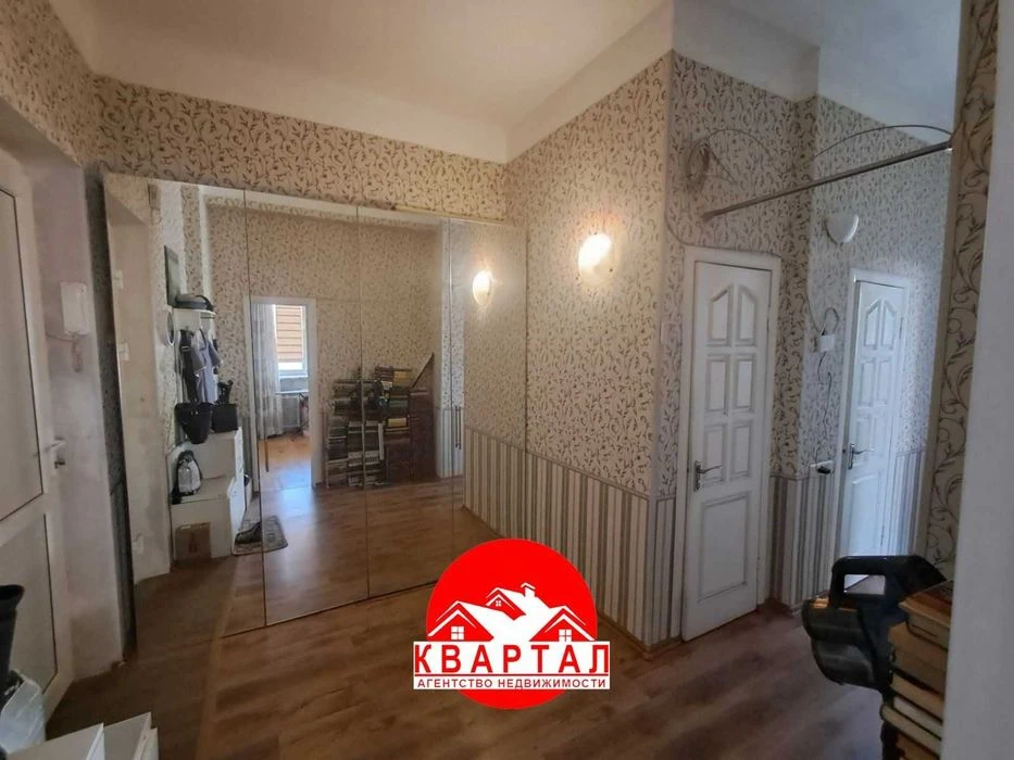 A 3-room, bright, full-length apartment for sale on P