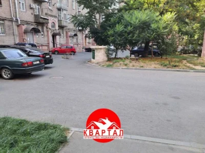 A 3-room, bright, full-length apartment for sale on P