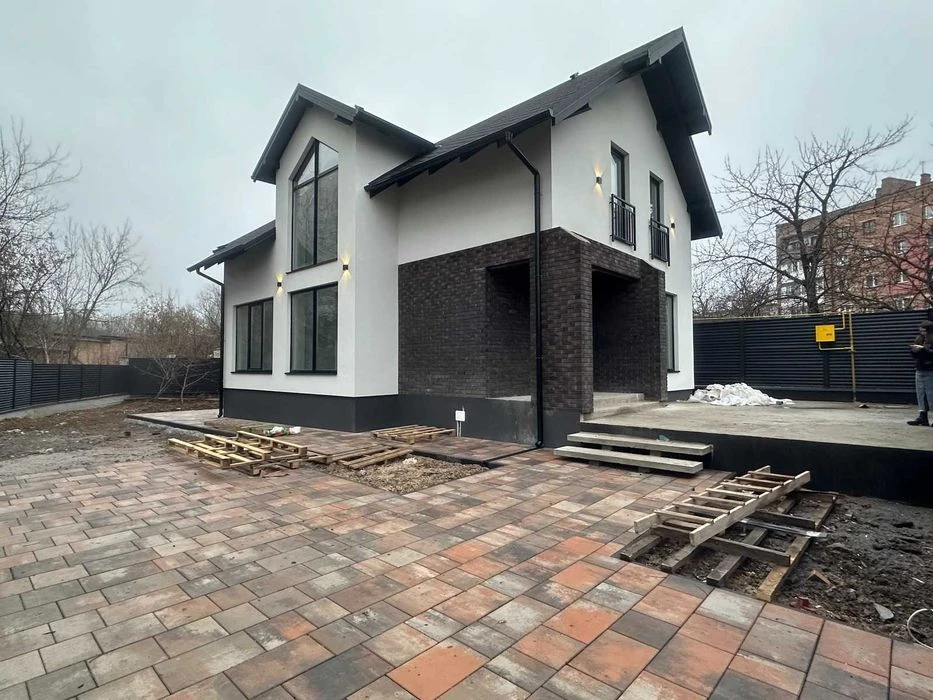 Продажа отдельно стоящего дома на Брацлавской
