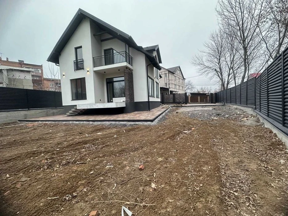 Продажа отдельно стоящего дома на Брацлавской