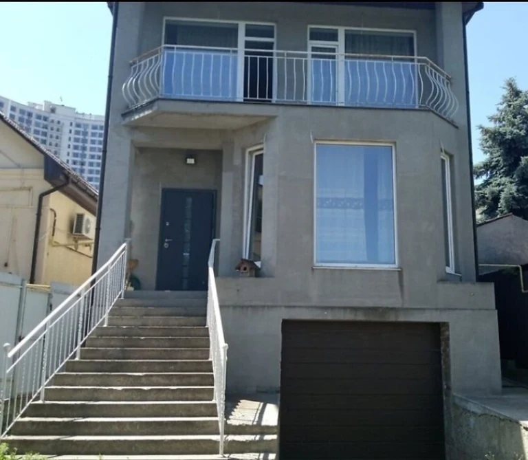 House with plot.  3 acres. Arcadia. Kamanina Lane