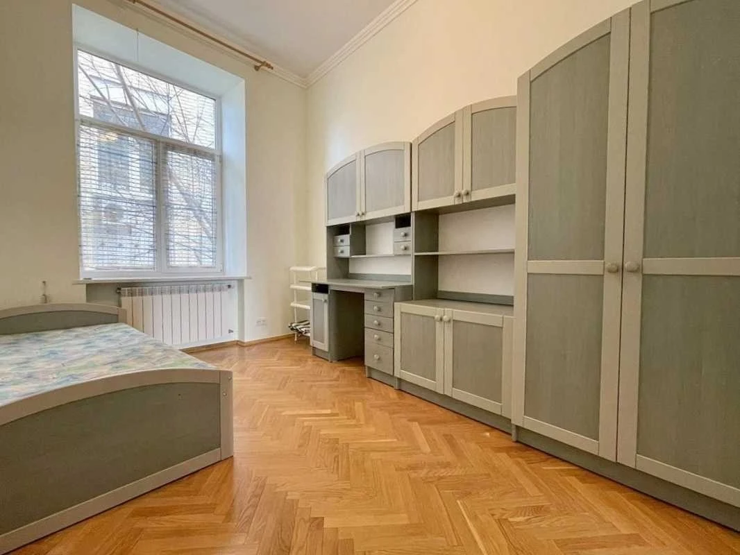 5-room apartment for sale 126 m², Sichovykh Striltsiv St.,