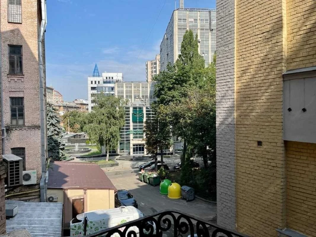 5-room apartment for sale 126 m², Sichovykh Striltsiv St.,