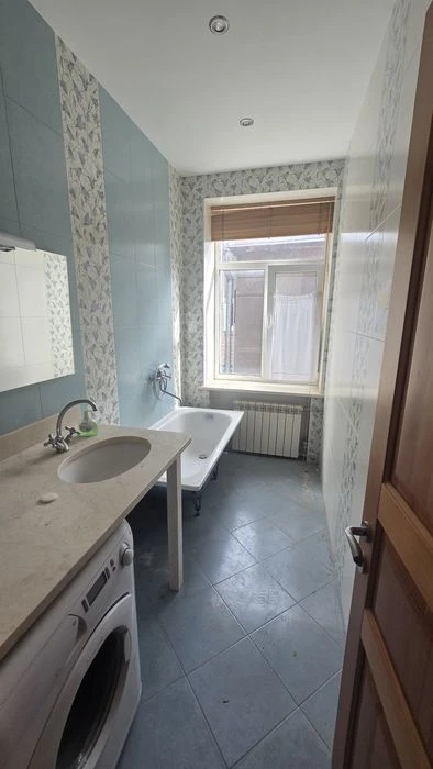 For sale! 3-room apartment in the center of Freedom Square.