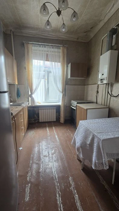 For sale! 3-room apartment in the center of Freedom Square.