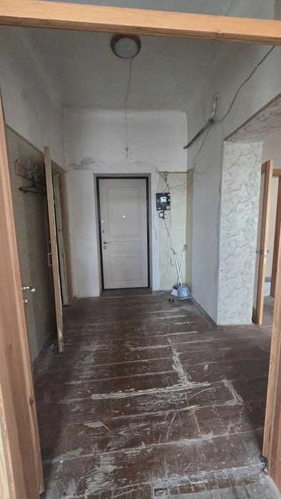For sale! 3-room apartment in the center of Freedom Square.