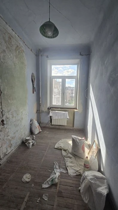 For sale! 3-room apartment in the center of Freedom Square.