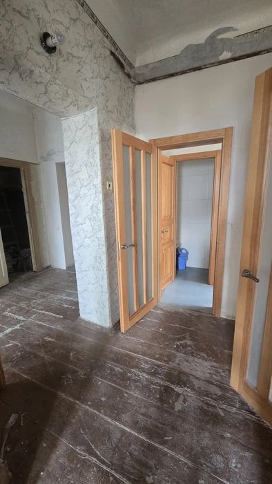For sale! 3-room apartment in the center of Freedom Square.