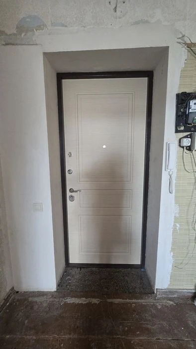 For sale! 3-room apartment in the center of Freedom Square.