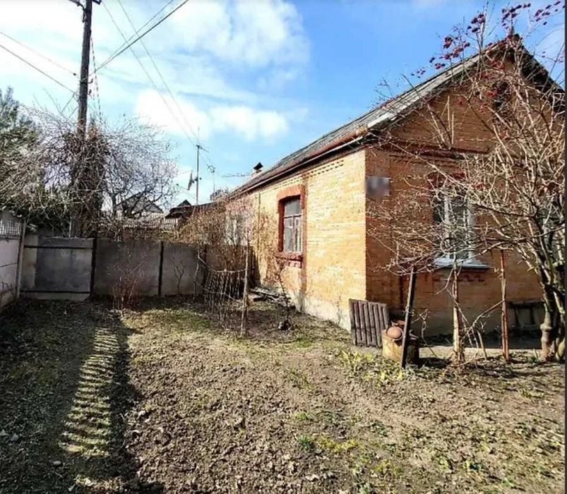 I will sell part of the house on Lyali Ratushnoi Street, 8289.
