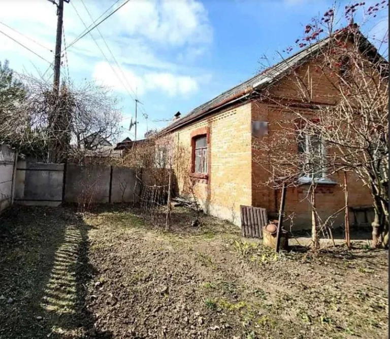 I will sell part of the house on Lyali Ratushnoi Street, 8289.
