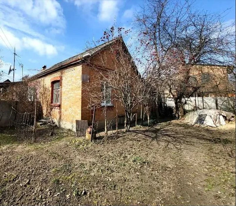 I will sell part of the house on Lyali Ratushnoi Street, 8289.
