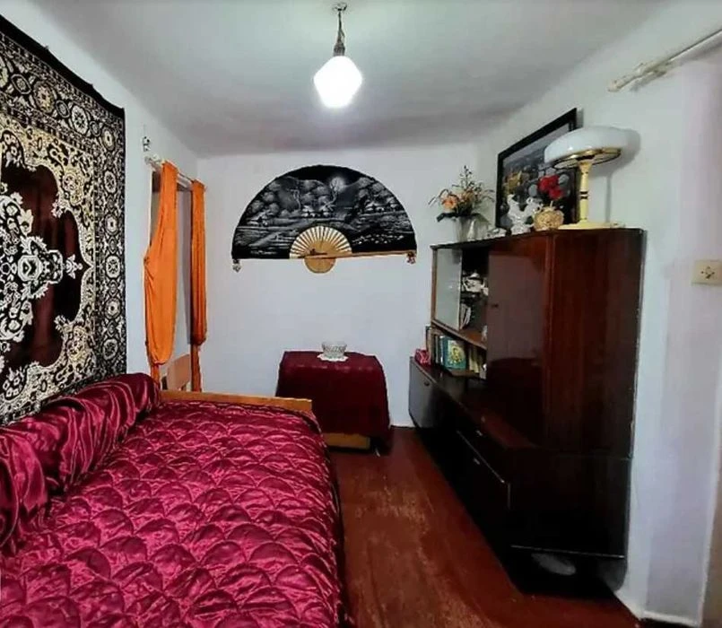 I will sell part of the house on Lyali Ratushnoi Street, 8289.