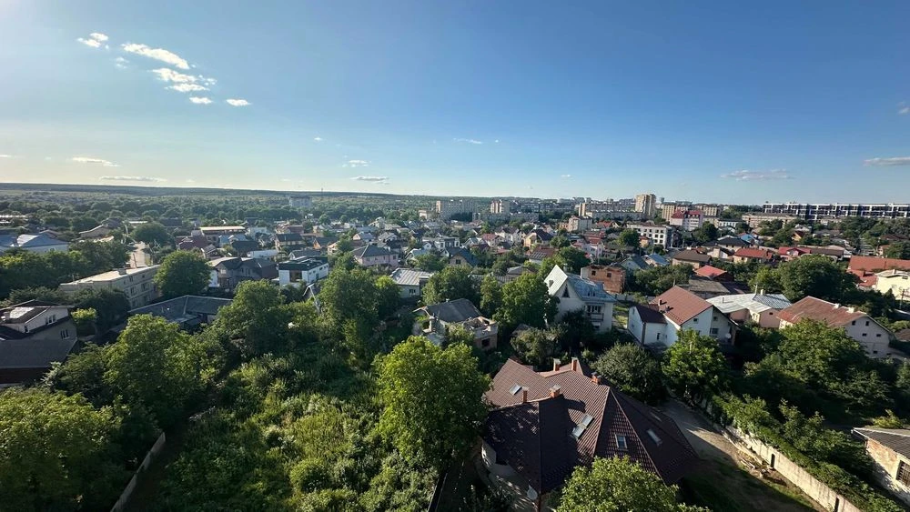 Продаж видової на Озеро 3кім.квартири з гарним плануванням!
