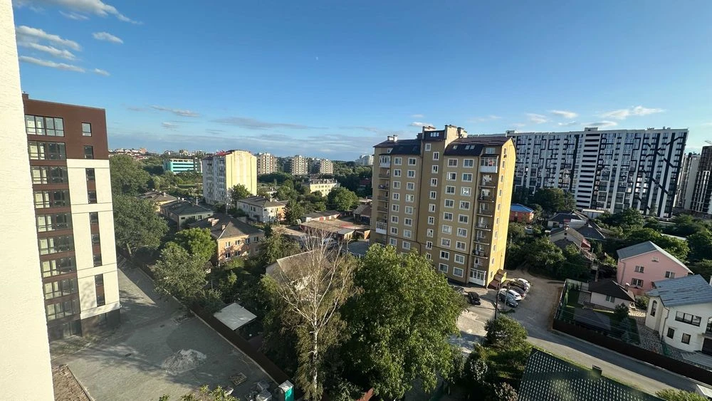 Продаж видової на Озеро 3кім.квартири з гарним плануванням!