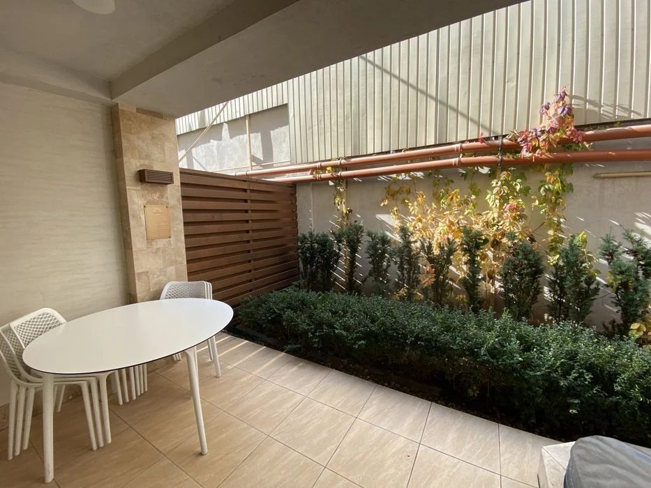 Rent a townhouse in the center of Arcadia