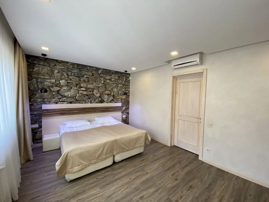 Rent a townhouse in the center of Arcadia