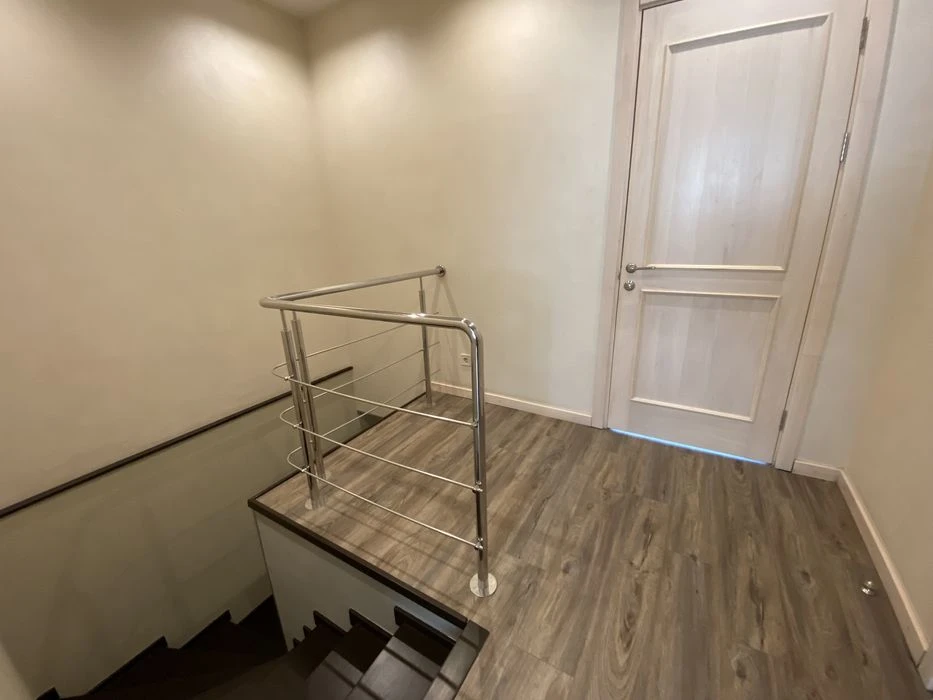 Rent a townhouse in the center of Arcadia