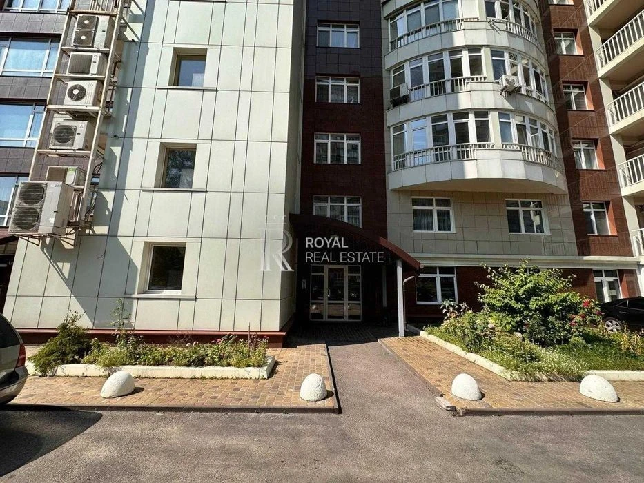 Apartment for sale/Area 120 m2/metro Lybidska/Antonovycha St.