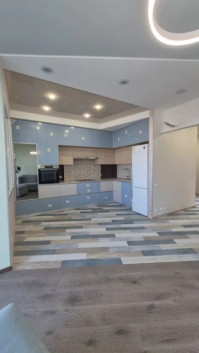 Продам 78 кв.м 3х комнатная, новостройка, центр, ЖК Женева, в