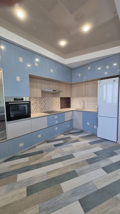 Продам 78 кв.м 3х комнатная, новостройка, центр, ЖК Женева, в