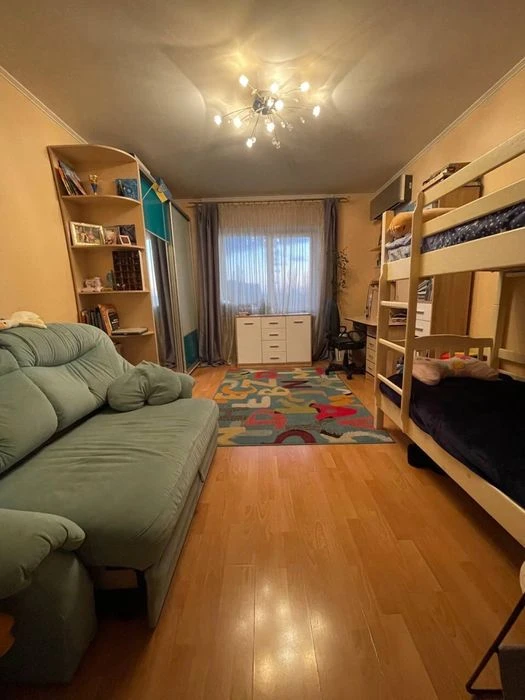 Продам 2-х комнатную квартиру на Говоровом парке Победы.
