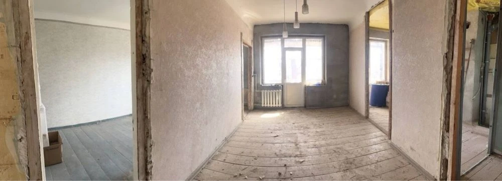 Рядом Центр 2 комнатная Продажа средний этаж