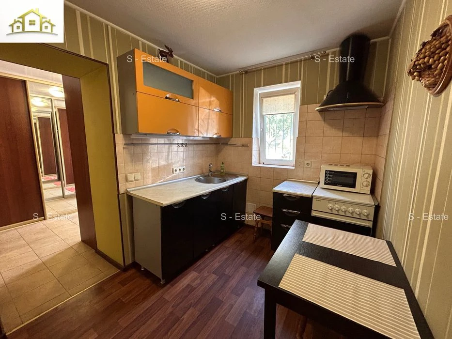 Half of a 46m2 house for sale, Kholodnaya Gora metro station, 5 minutes away. Video available.