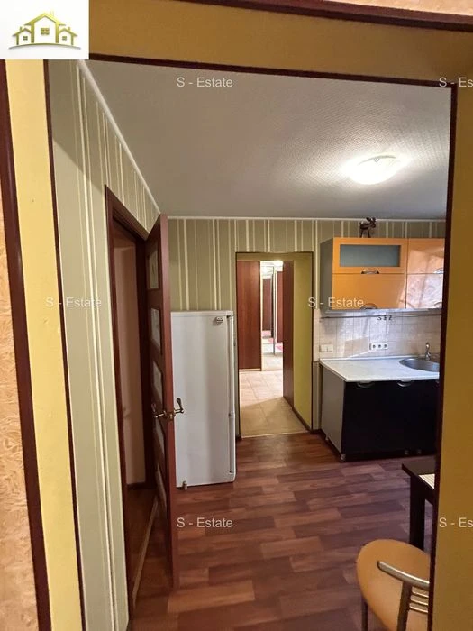 Half of a 46m2 house for sale, Kholodnaya Gora metro station, 5 minutes away. Video available.