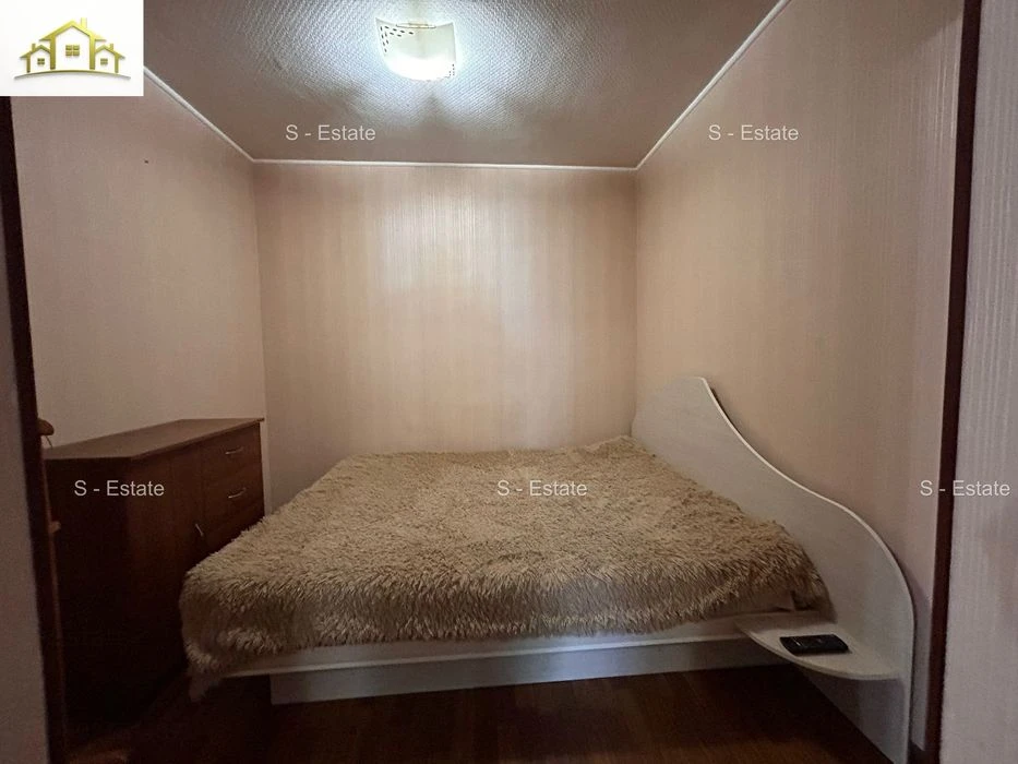 Half of a 46m2 house for sale, Kholodnaya Gora metro station, 5 minutes away. Video available.