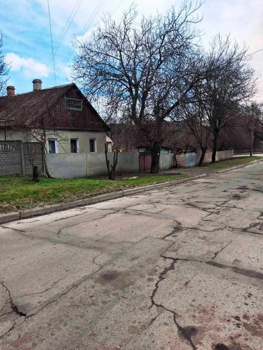 I will sell a house Zavodsky district, district of Ost. Football