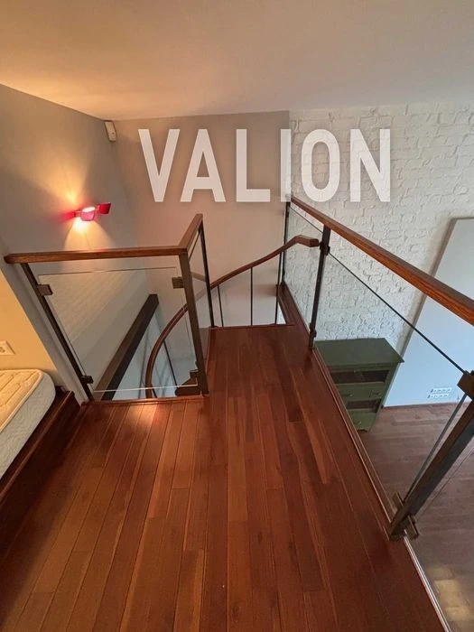 I will sell a 1-room apartment in the historical center of Kyiv. Stril