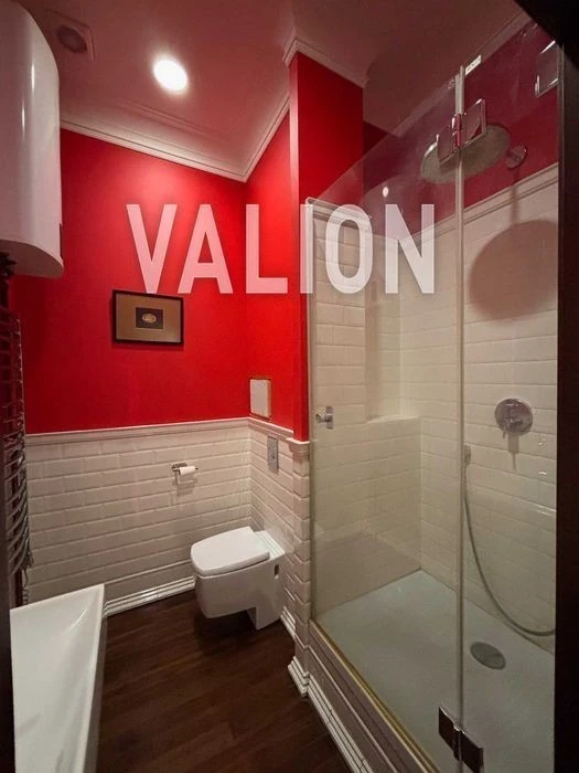 I will sell a 1-room apartment in the historical center of Kyiv. Stril