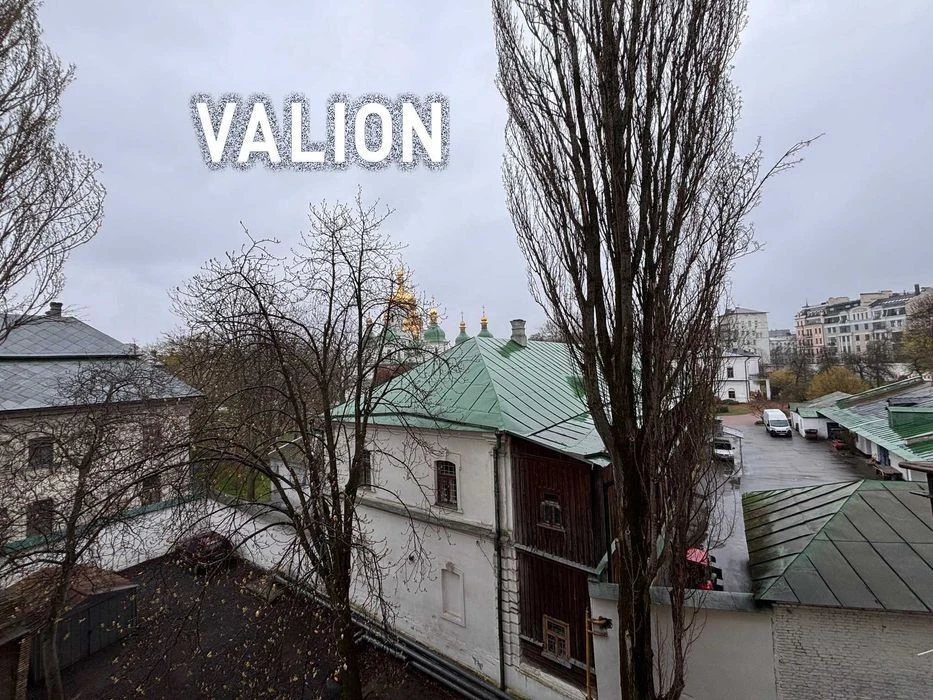 I will sell a 1-room apartment in the historical center of Kyiv. Stril