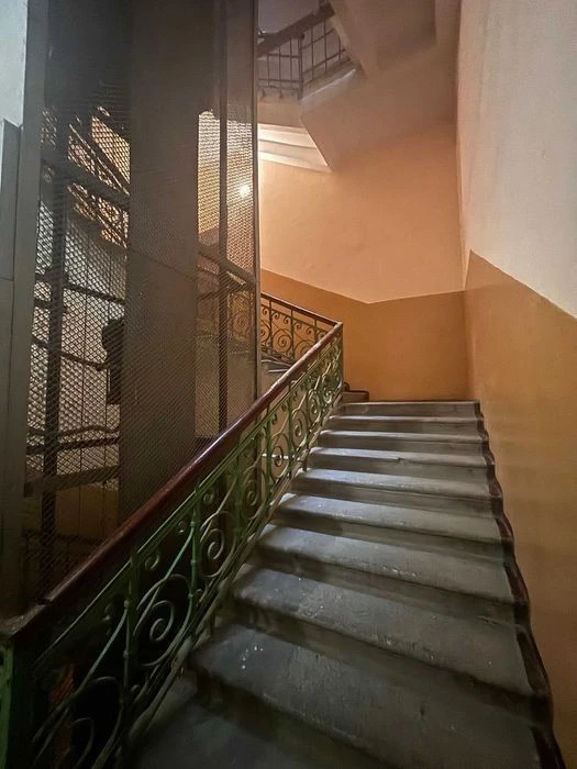 I will sell a 1-room apartment in the historical center of Kyiv. Stril