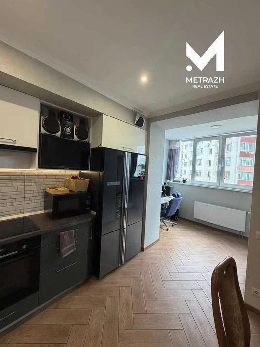 Selling a 2-room apartment, Iskrinsky residential complex, Zashchitnikov Ukrainy, 73 sq.m. (code