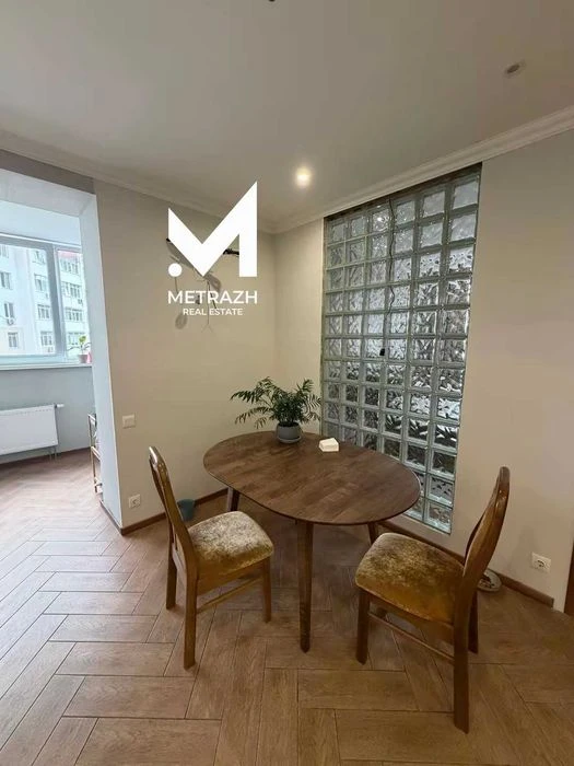 Selling a 2-room apartment, Iskrinsky residential complex, Zashchitnikov Ukrainy, 73 sq.m. (code