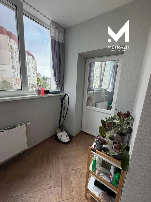 Selling a 2-room apartment, Iskrinsky residential complex, Zashchitnikov Ukrainy, 73 sq.m. (code