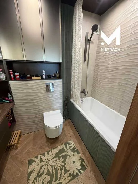 Selling a 2-room apartment, Iskrinsky residential complex, Zashchitnikov Ukrainy, 73 sq.m. (code