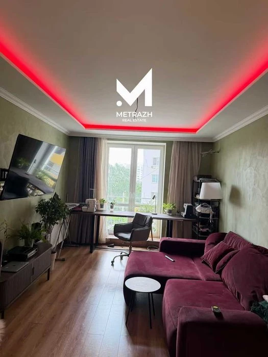 Selling a 2-room apartment, Iskrinsky residential complex, Zashchitnikov Ukrainy, 73 sq.m. (code