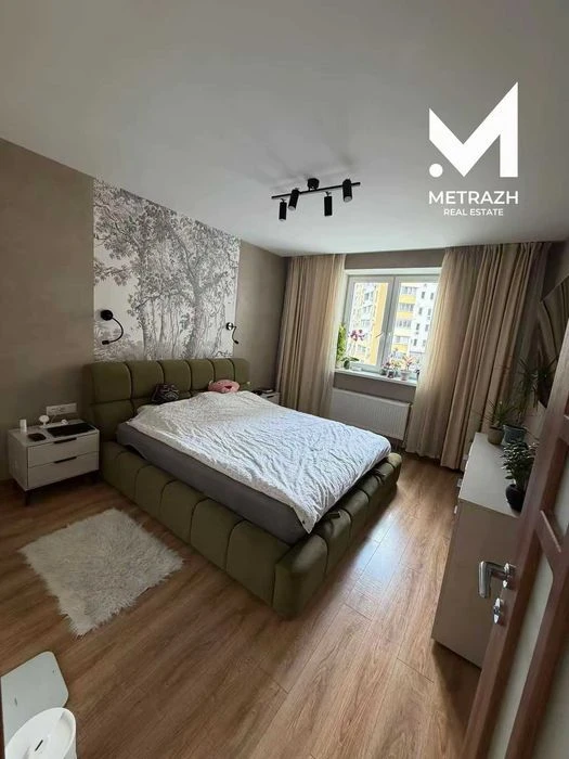 Selling a 2-room apartment, Iskrinsky residential complex, Zashchitnikov Ukrainy, 73 sq.m. (code