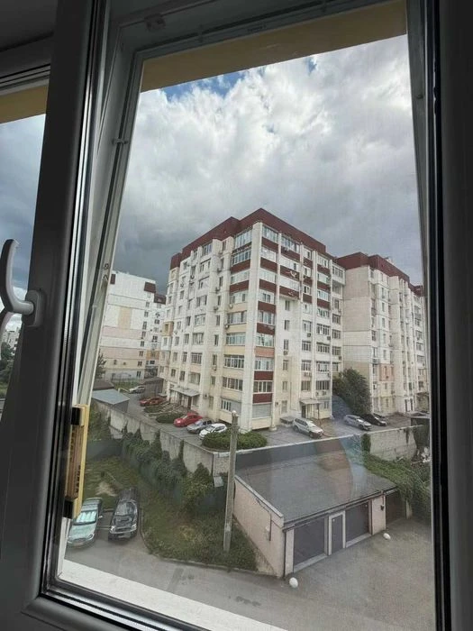 Selling a 2-room apartment, Iskrinsky residential complex, Zashchitnikov Ukrainy, 73 sq.m. (code