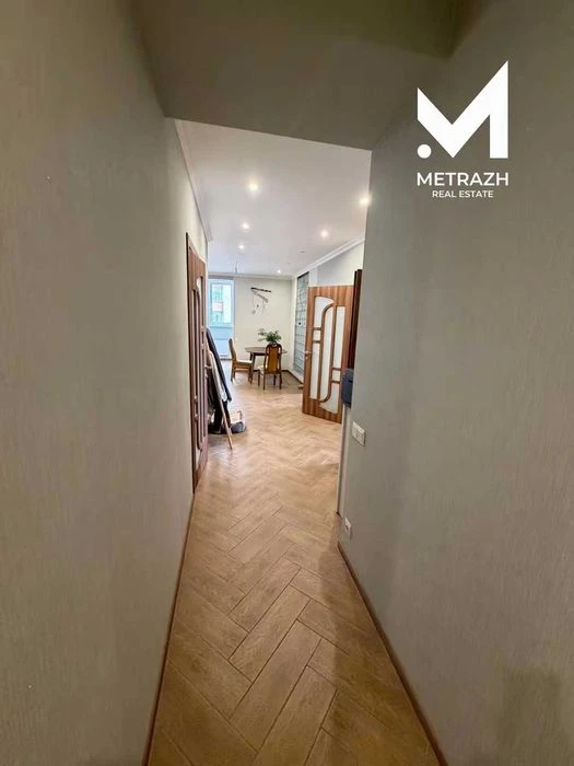 Selling a 2-room apartment, Iskrinsky residential complex, Zashchitnikov Ukrainy, 73 sq.m. (code