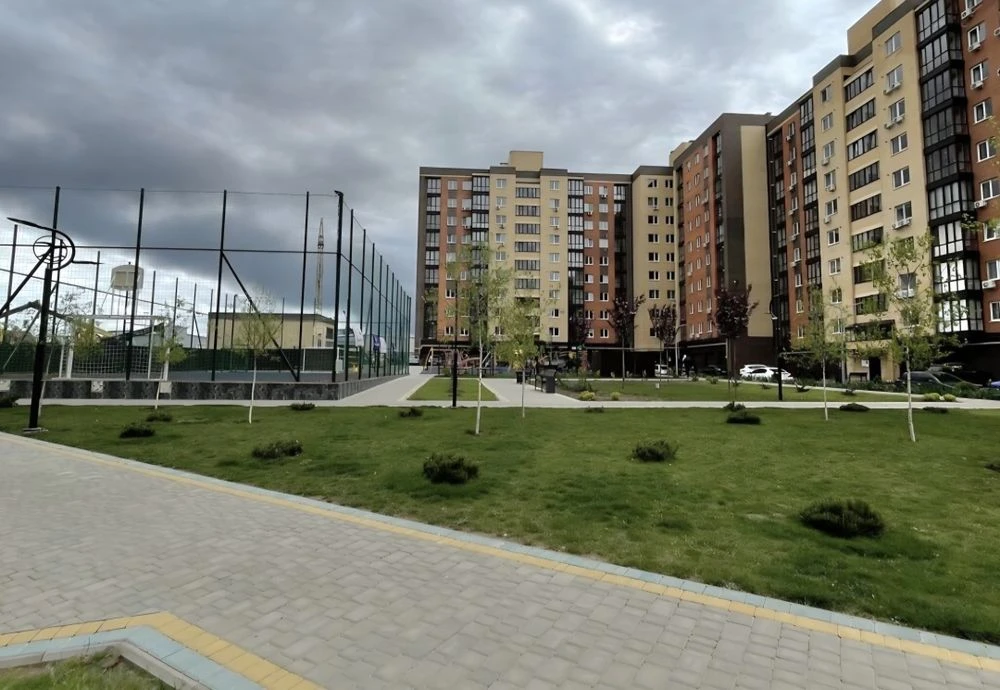 Продам 2-х комнатную квартиру с ремонтом в новом доме на Сах.