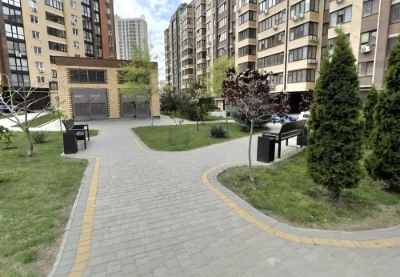 Продам 2-х комнатную квартиру с ремонтом в новом доме на Сах.